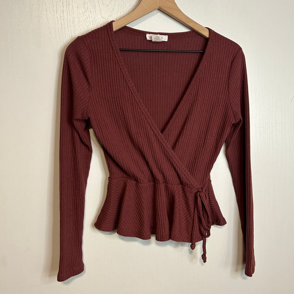 Glance Womens Burgundy Ribbed Wrap Top with Peplum Hem B40